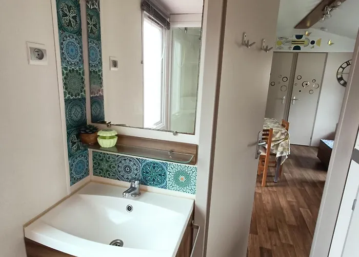 캠프장 3 - Vue Lac- 4 Etoiles 푸아